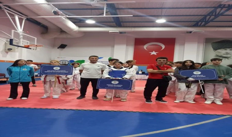 TAEKWONDO TURNUVASINDAN 4 ÖDÜL BİRDEN