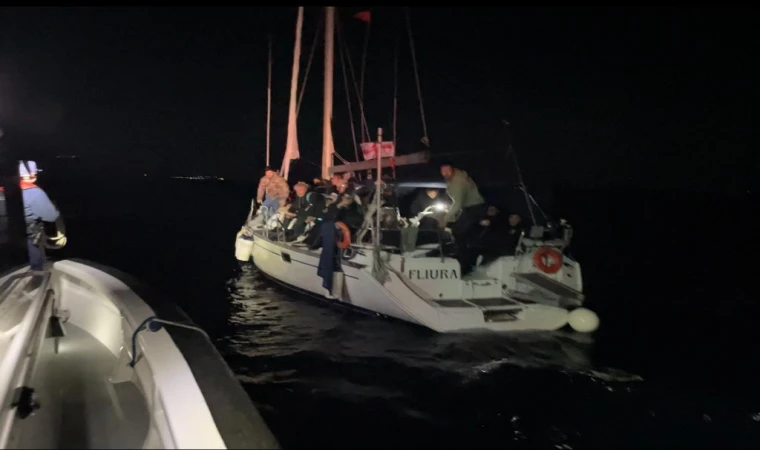 143 Düzensiz Göçmen Kurtarıldı,2 göçmen kaçakçısı yakalandı.