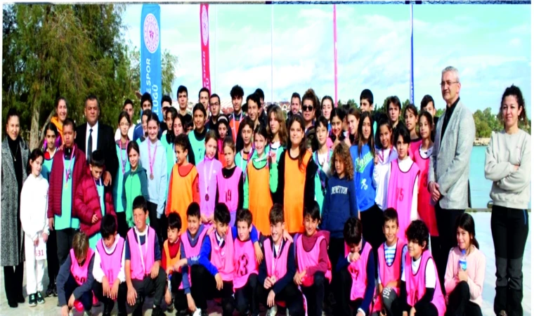 BÜYÜK ATATÜRK KOŞUSU RENKLİ GÖRÜNTÜLERLE İÇİMİZİ ISITTI.