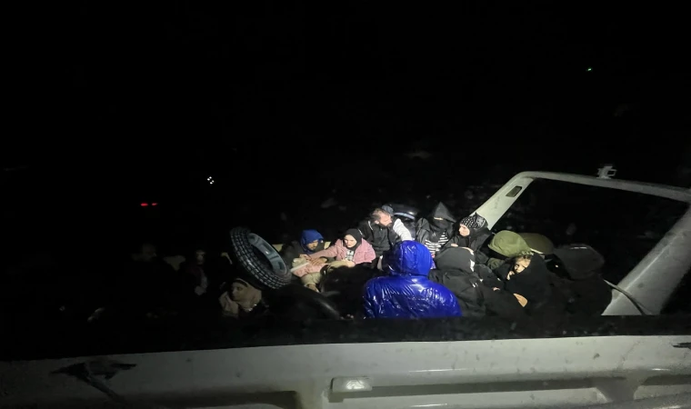 DATÇA AÇIKLARINDA 20 DÜZENSİZ GÖÇMEN KURTARILDI
