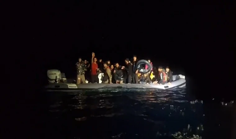 DATÇA AÇIKLARINDA 41 DÜZENSİZ GÖÇMEN YAKALANDI, 33 DÜZENSİZ GÖÇMEN KURTARILDI