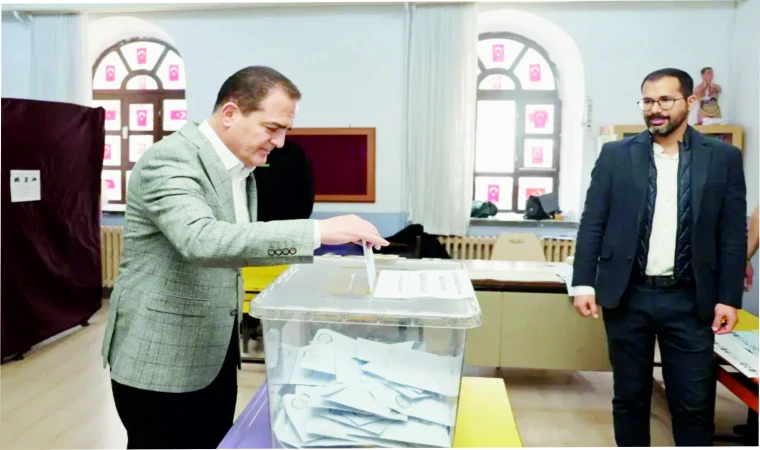 VALİSİ AKBIYIK, OYUNU KOCAMUSTAFENDİ İLKOKULU'NDA KULLANDI