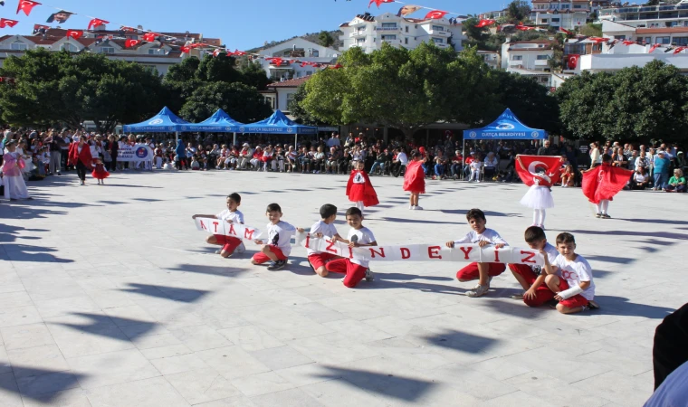 DATÇA’DA CUMHURİYET BAYRAMI : ŞİİRLE, DANSLA, HEP BİRLİKTE