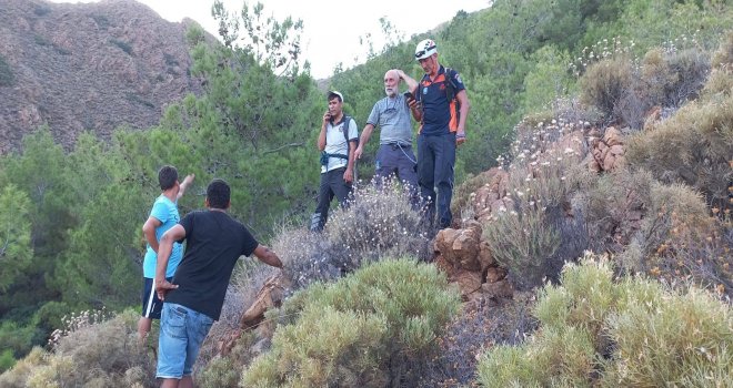 Dağda Yürüyüş Yaparken Baygınlık Geçiren Adamı Ekipler Kurtardı