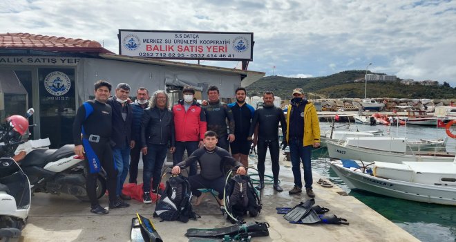 DATÇA BA­LIK­ÇI BA­RI­NAK­LA­RIN­DA DİP TEMİZLİĞİ