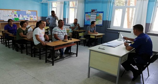 DATÇA JANDARMASINDAN ÖĞRETMENLERE TRAFİK BİLGİLENDİRME TOPLANTISI