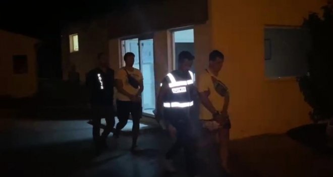 DATÇA'DA GÖÇMEN KAÇAKÇILIĞI YAPAN 2 RUS TUTUKLANDI