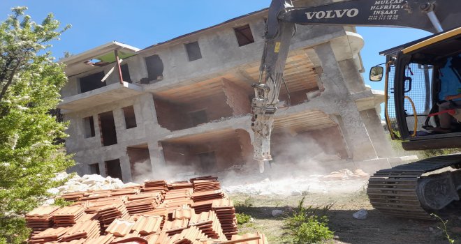 DATÇA'DA İMARA AYKIRI BİNALARIN YIKIMINA DEVAM EDİLİYOR