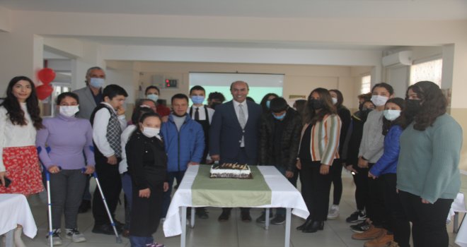 DÜNYA ENGELLİLER FARKINDALIK GÜNÜ NEDENİYLE PROGRAM DÜZENLENDİ