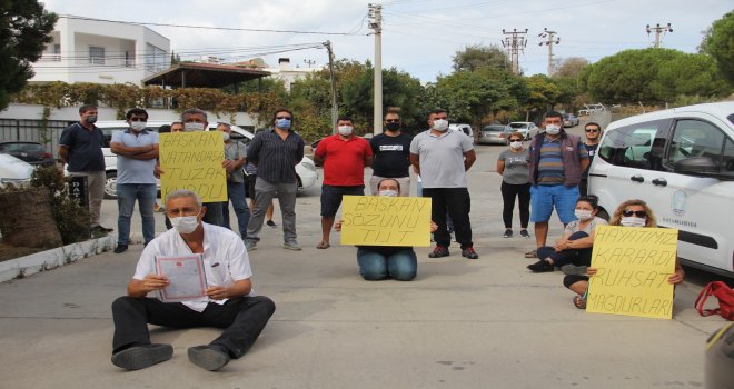 RUH­SAT MAĞ­DUR­LA­RI BELEDİYE ÖNÜN­DE OTUR­MA EYLEMİ BAŞ­LAT­TI