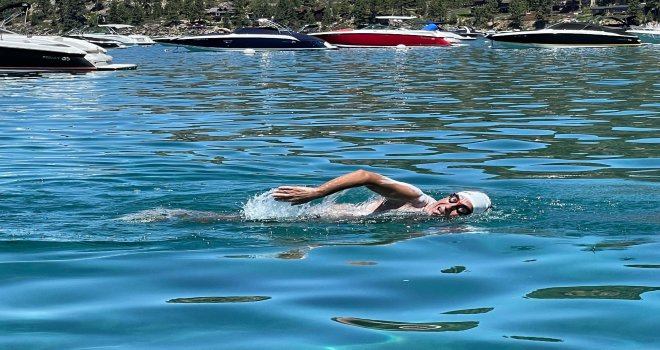 TAHOE GÖLÜNÜ GEÇEN İLK TÜRK DATÇA'DA YAŞAYAN YÜZÜCÜ RAGIP VURAL TANDOĞAN OLDU.