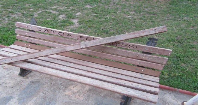  ÇOCUK PARKI MI, ENKAZ MI?