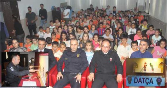  DATÇA POLİSİNDEN ÇO­CUK­LA­RA 700 YIL­LIK HACİVAT KA­RA­GÖZGÖLGE OYU­NUY­LA TRAFİK VE GÜ­VENLİK EĞİTİMİ