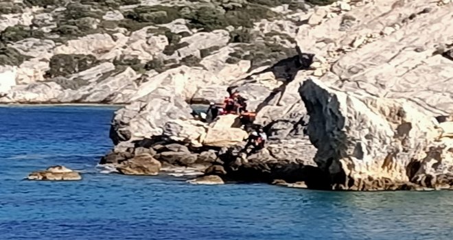  Datça 'da balıkçı teknesi alabora oldu.1 kişi kayıp