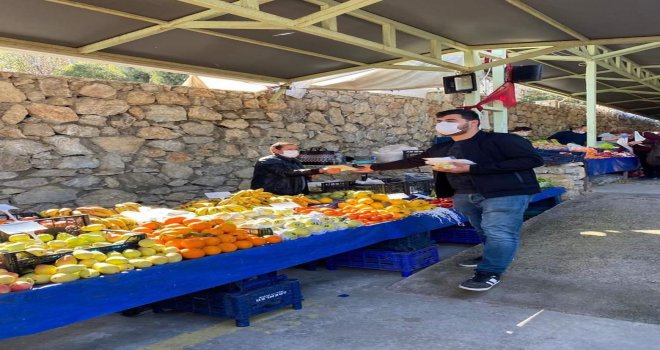  ‘’KENDİNİ KORU KENTİNİ KORU’’ AK PARTİ DATÇA GENÇLİK KOL­LA­RI ÜC­RETSİZ MASKE VE KO­LON­YA DA­ĞIT­TI