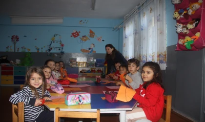 OKUL­LAR AÇIL­DI