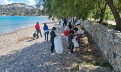 MİNİK ELLER TAŞLIK PLAJINI PIRIL PIRIL YAPTI