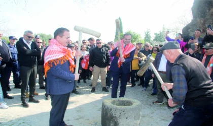 BADEM Çİ­ÇE­Ğİ FES­Tİ­VA­Lİ RENK­Lİ GÖ­RÜN­TÜ­LE­RE EV SA­HİP­Lİ­Ğİ YAPTI