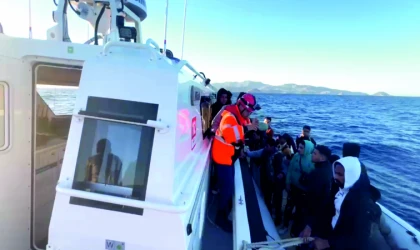 Datça açık­la­rın­da 13’ü Çocuk top­lam 25 dü­zen­siz göç­men kur­ta­rıl­dı