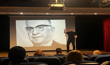 "KIVILCIMDAN ALEVE" BÜLENT ECEVİT KÜLTÜR MERKEZİ'NDE SAHNELENDİ