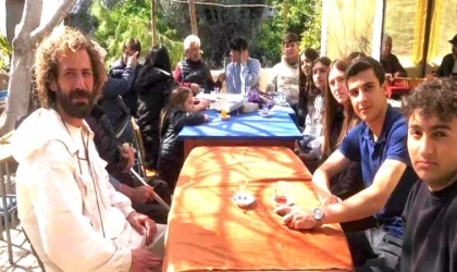 Yaşlı çınarların bayramları kutlandı