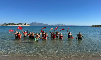 DATÇA'DA CUMHURİYET 102 YAŞINDA: 1923 METRELİK KULAÇLARLA DENİZDEN SELAM!