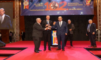 MUĞLA VALİSİ DR. İDRİS AKBIYIK’A “YILIN VALİSİ” ÖDÜLÜ