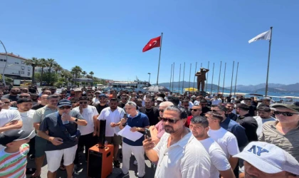 MARMARİS’TE KAPALI ÇARŞI ESNAFI AYAKTA: BELEDİYE ÖNÜNDE PROTESTO