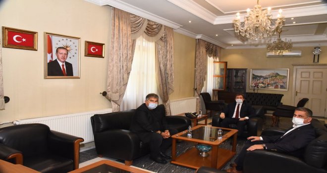 AK PARTİLİ ÜYELERDEN VALİ TAVLI’YA ZİYARET 