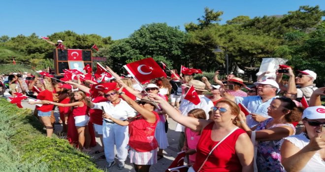 AKTUR'DA ZAFER BAY­RA­MI ÇOŞ­KU­SU 