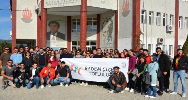 BA­ĞIM­LI­LIK­LA MÜ­CA­DE­LE İÇİN DOĞA YÜ­RÜ­YÜ­ŞÜ­NE ÇIK­TI­LAR