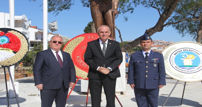 ÇA­NAK­KA­LE ZAFERİ TÖRENİ CO­RO­NA GÖL­GESİNDE YA­PIL­DI