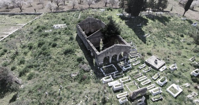 ÇEŞME KÖY CAMİNİN ASLINA UYGUN RESTORE EDİLEMEDİĞİ İDDİALARINA TEPKİLER DEVAM EDİYOR