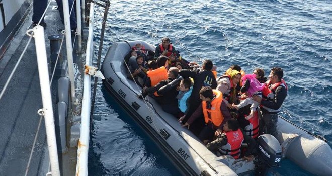 DATÇA AÇIKLARINDA 47 DÜ­ZENSİZ GÖÇ­MEN YA­KA­LAN­DI