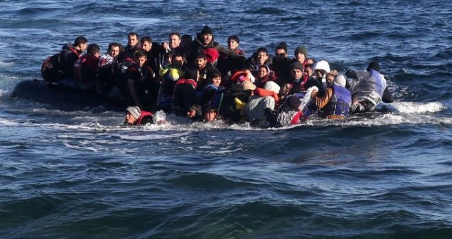 DATÇA'DA 42 DÜ­ZENSİZ GÖÇ­MEN YA­KA­LAN­DI