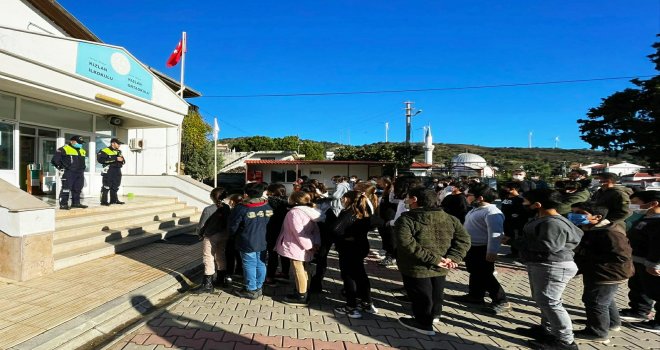 Datça'da öğ­rencilere trafik ku­ral­la­rı an­la­tıl­dı
