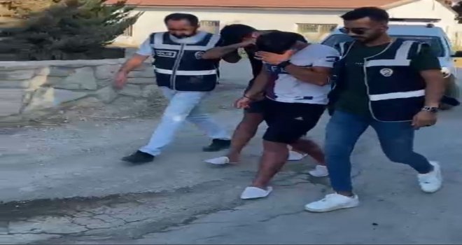 DATÇA'DA YAKALANAN GÖÇMEN KAÇAKÇISI 2 KİŞİ TUTUKLANARAK CEZA EVİNE GÖNDERİLDİ