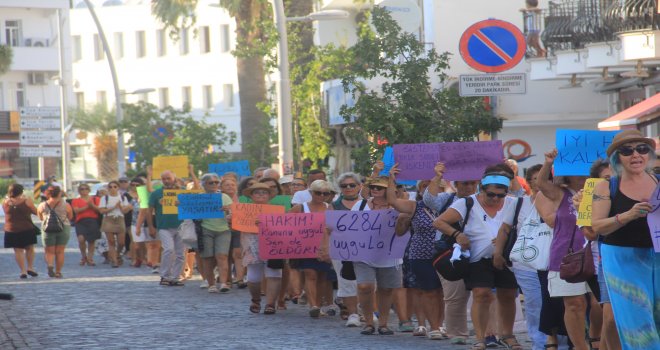 DAT­ÇA­LI KA­DIN­LAR 'KA­DI­NA ŞİDDETE HAYIR DEMEK İÇİN YÜ­RÜ­DÜ