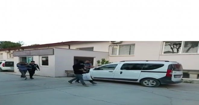 GÖÇ­MEN KA­ÇAK­ÇI­SI 2 KİŞİ TU­TUK­LAN­DI