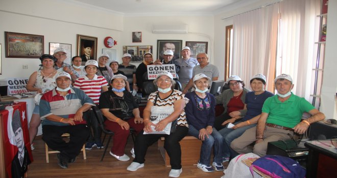 Gönen Köy Enstitüsü mezunları Datça ADD Başkanı Bekir Şahin'i ziyaret etti