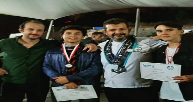 İSTANBUL KÜLTÜR VE TAT FESTİVALİ ULUSLARARASI YEMEK YARIŞMASI'NDAN DATÇA'YA GÜMÜŞ MA­DAL­YA