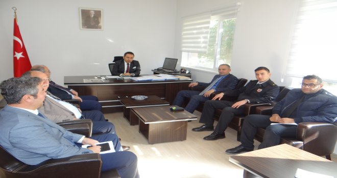 KAYMAKAM ÇOBAN BAŞKANLIĞINDA OTO­BÜS KA­ZA­LA­RI­NIN ÖN­LEN­MESİNE YÖNELİK TOP­LAN­TI DÜZENLENDİ