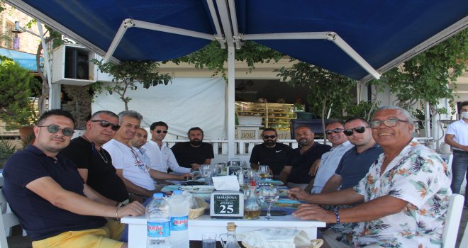 KUM­LUK PLAJI BALIK LO­KAN­TA­SI ES­NA­FIN­DAN, DOST­LUK ve DA­YA­NIŞ­MA YEMEĞİ