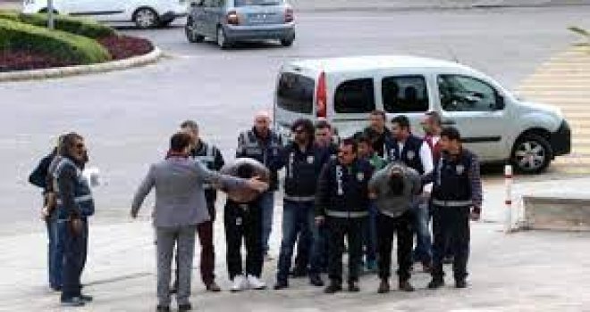 Marmaris'te tekne motorunu çaldılar Datça'da yakalandılar 