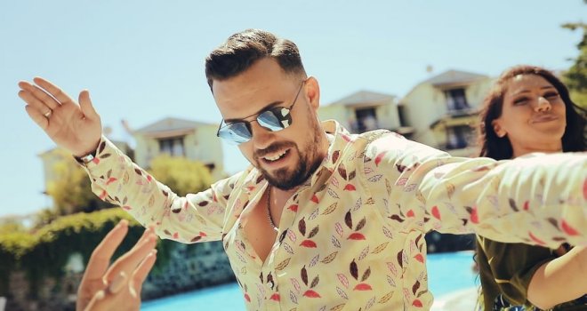 MÜZİK İÇİN YA­RA­TIL­MIŞ BİRİ, ERKAN KESEN 