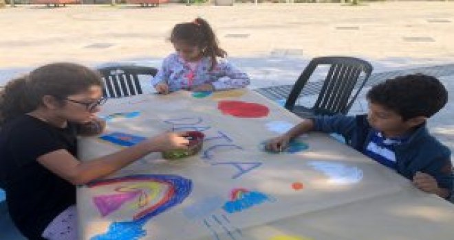 ÖĞ­REN­Cİ­LER­DEN AÇIK HA­VA­DA RESİM ÇİZME ET­KİN­Lİ­Ğİ