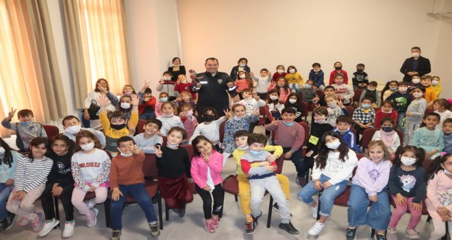 ÖĞRENCİLERE HA­Cİ­VAT-KA­RA­GÖZ OYUNU İLE TRA­FİK EĞİ­Tİ­Mİ