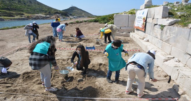Otizmli çocuklar Knidos Ören Yeri'nde yapay kazı yaptı