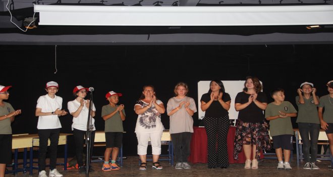 OTİZMLİ ÇO­CUK­LA­RIN SO­RUN­LA­RI 'BAŞ­LAN­GIÇ' İSİMLİ TİYATRO OYUNU İLE AN­LA­TIL­DI