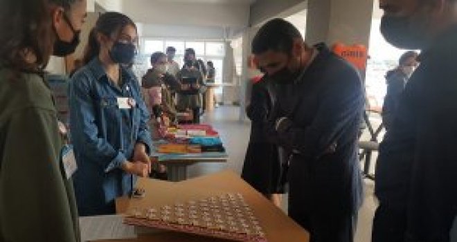 Şehit Ersoy Yo­rul­maz Ana­do­lu Li­se­sin­de 4006 Tü­bi­tak Bilim Fuarı Dü­zen­len­di